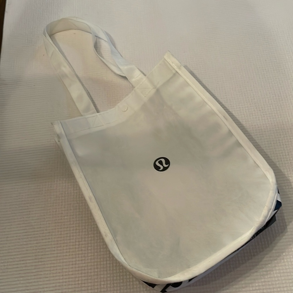 Get a free Lululemon reusable bag!